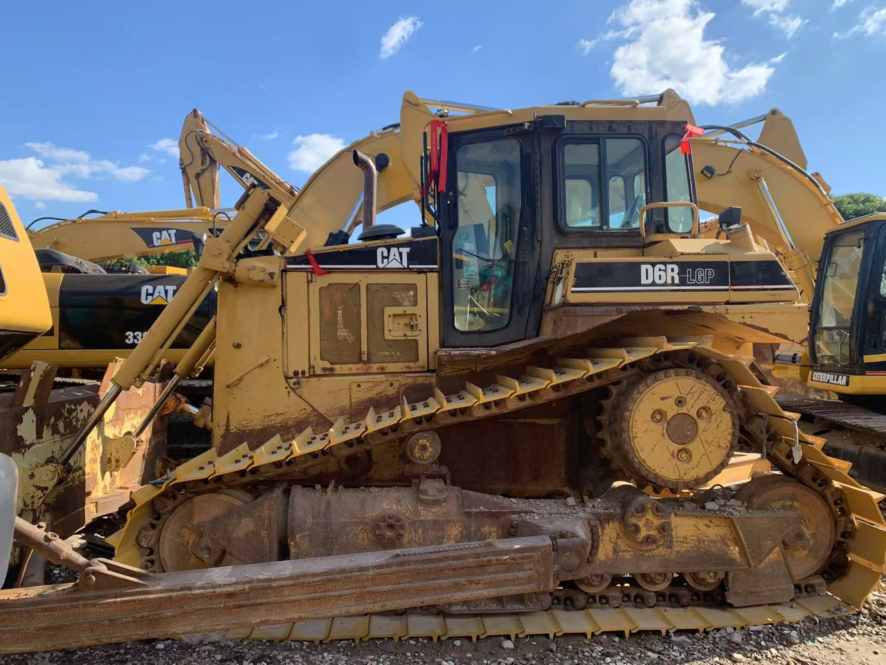 CATERPILLAR D6R - Bulldozer: photos 1 CATERPILLAR D6R - Bulldozer: photos 1