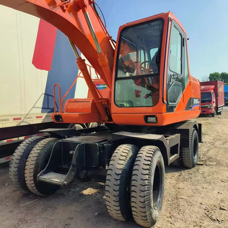 Doosan DH 150 LC-7 - Pelle sur pneus: photos 4 Doosan DH 150 LC-7 - Pelle sur pneus: photos 4