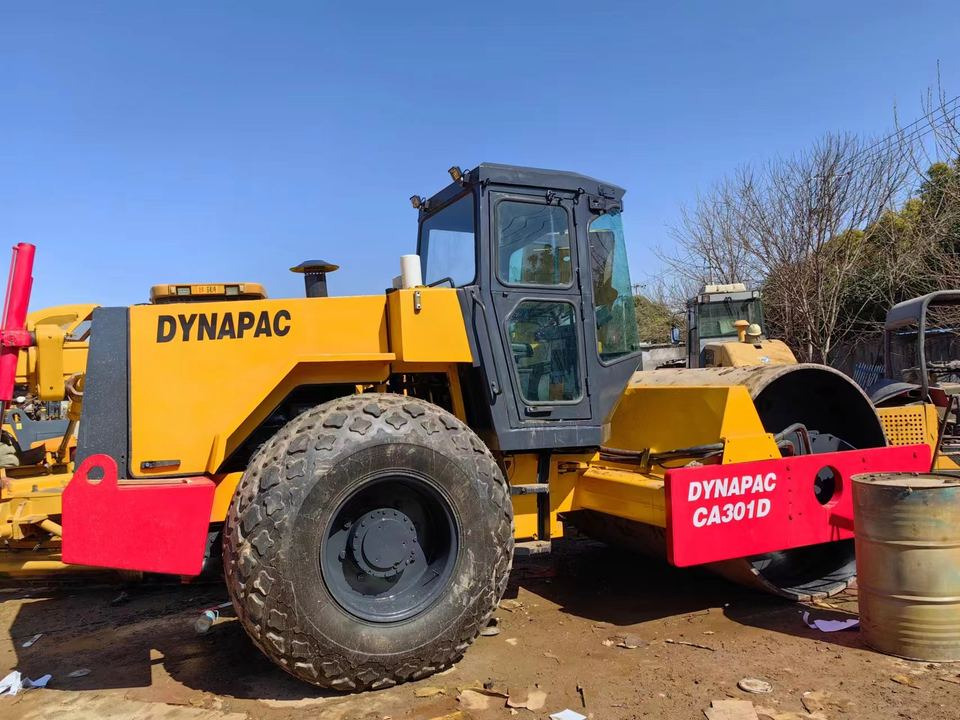 Fast Shipping Superior Quality Used Dynapac CA301D Road Roller Used Vibratory Soil Compactors Strong Power Single Drum Roller - Compacteur à pieds de mouton/ Monocylindre: photos 2 Fast Shipping Superior Quality Used Dynapac CA301D Road Roller Used Vibratory Soil Compactors Strong Power Single Drum Roller - Compacteur à pieds de mouton/ Monocylindre: photos 2