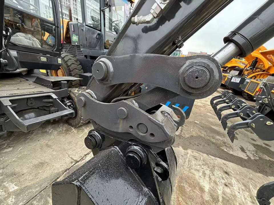 Hot Sale Used Doosan Dx75 Small 7.5t Wheel Excavator South Korea DX75 Mini Excavator for Sale Good Condition - Pelle sur chenille: photos 5 Hot Sale Used Doosan Dx75 Small 7.5t Wheel Excavator South Korea DX75 Mini Excavator for Sale Good Condition - Pelle sur chenille: photos 5