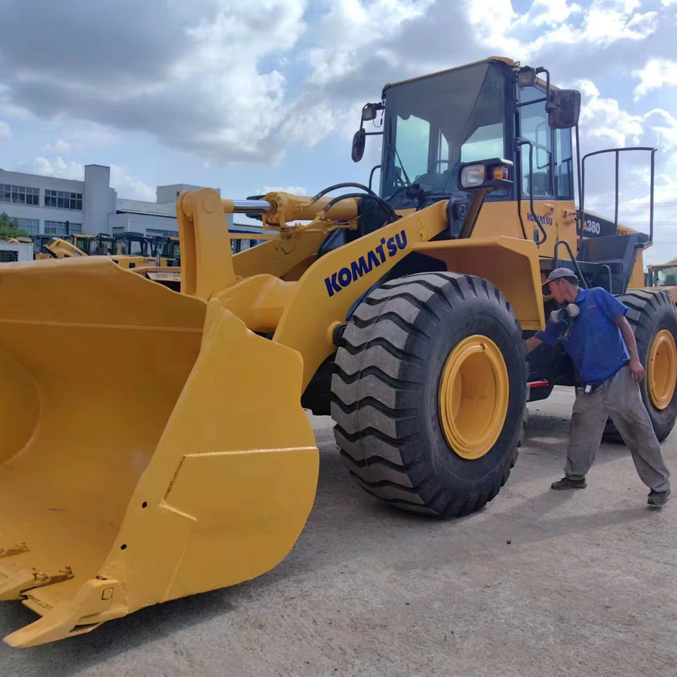 Hot Sale Used Komatsu WA380-6 Wheel Loader Backhoe Loader with Excellent Front Loading Feature - Chargeuse sur pneus: photos 1 Hot Sale Used Komatsu WA380-6 Wheel Loader Backhoe Loader with Excellent Front Loading Feature - Chargeuse sur pneus: photos 1