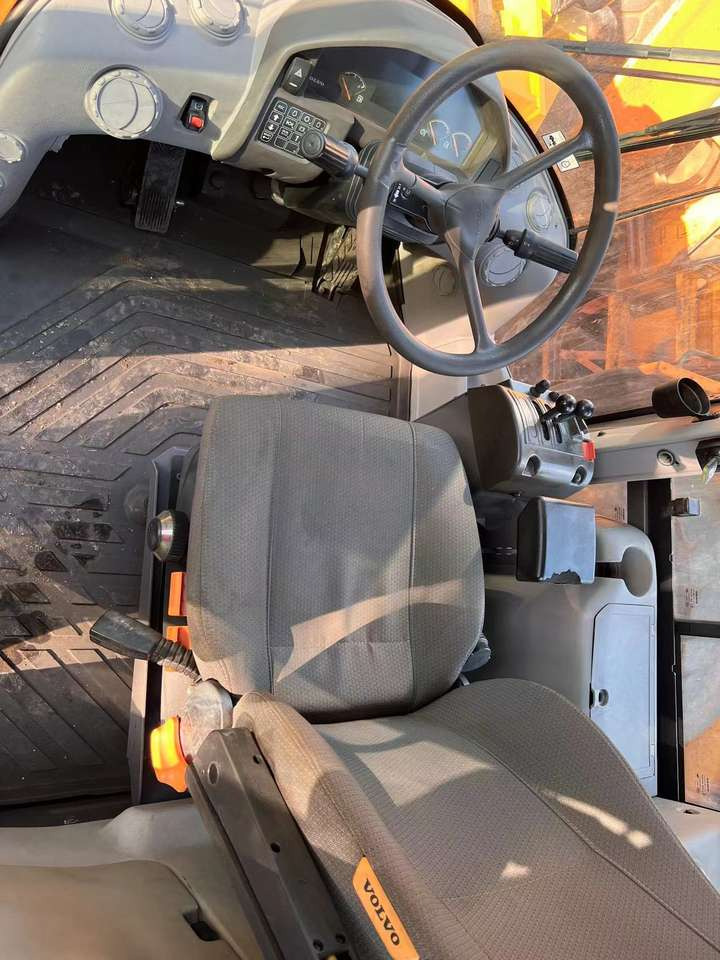 Hot Sale Used VOLVO L120GZ Loader Construction Machinery High Quality Loader VOLVO - Chargeuse sur pneus: photos 4 Hot Sale Used VOLVO L120GZ Loader Construction Machinery High Quality Loader VOLVO - Chargeuse sur pneus: photos 4