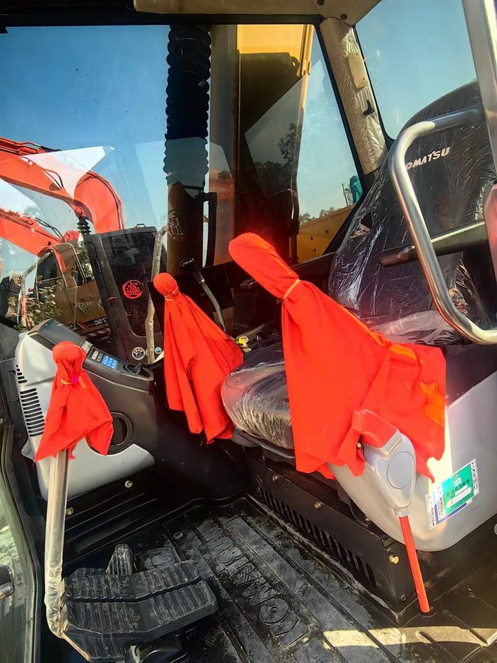 KOMATSU PC 70-8 - Pelle sur chenille: photos 4 KOMATSU PC 70-8 - Pelle sur chenille: photos 4