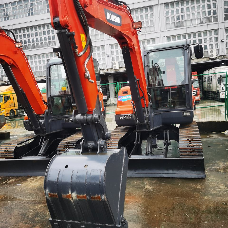 Used Original Japan Mini Shanghai Excavator Doosan DX60 Excavator 95% New Low Price High Quality Selling Doosan DX-60 Doosan 60 - Mini pelle: photos 1 Used Original Japan Mini Shanghai Excavator Doosan DX60 Excavator 95% New Low Price High Quality Selling Doosan DX-60 Doosan 60 - Mini pelle: photos 1
