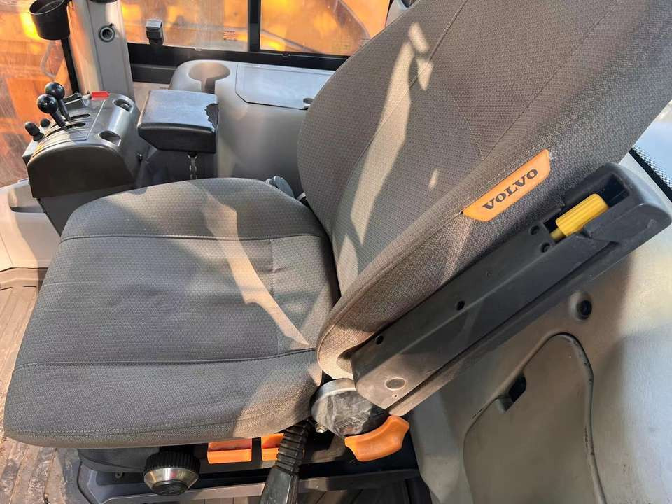 Chargeuse sur pneus Used Volvo L120GZ 6 Ton Capacity Wheel Loader Available for Sale: photos 6 Chargeuse sur pneus Used Volvo L120GZ 6 Ton Capacity Wheel Loader Available for Sale: photos 6