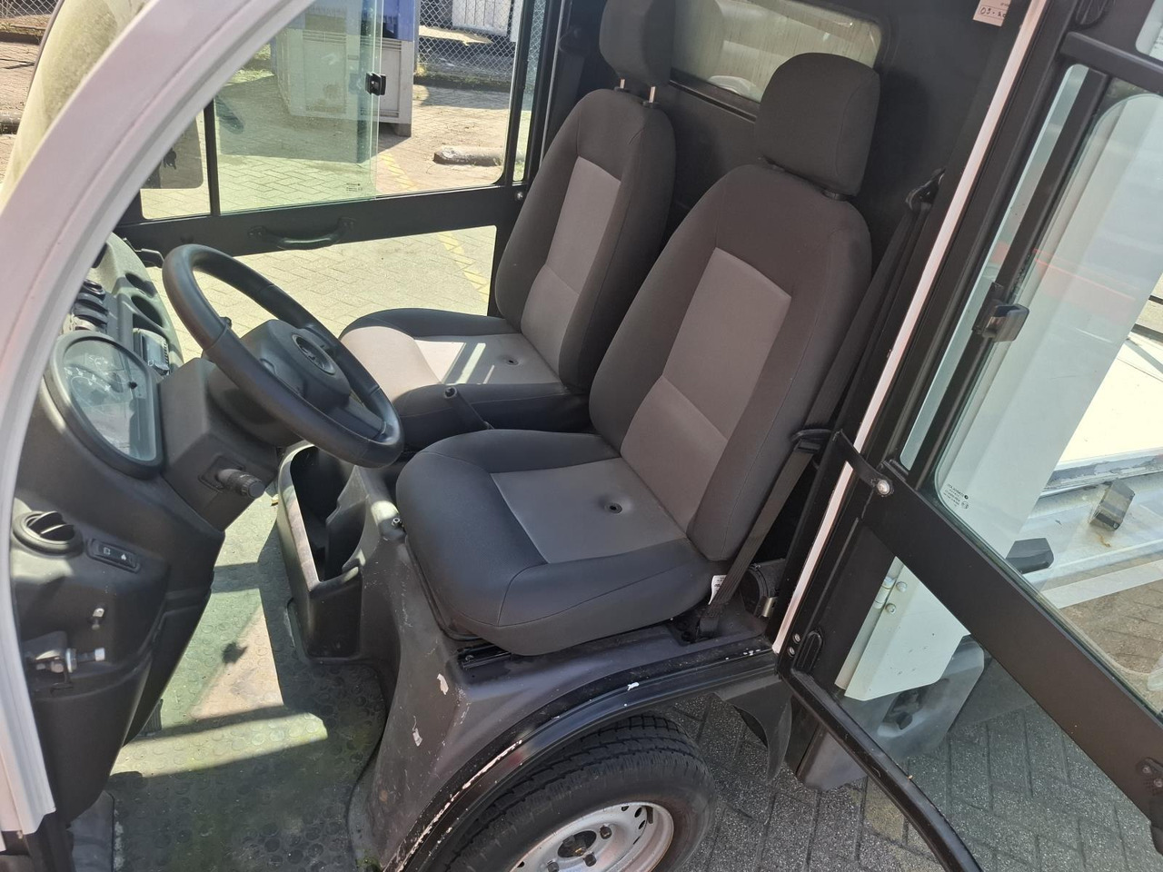 Aixam Mega E-Worker Elektrische Bakwagen RK-437-P - Voiturette de golf: photos 2 Aixam Mega E-Worker Elektrische Bakwagen RK-437-P - Voiturette de golf: photos 2