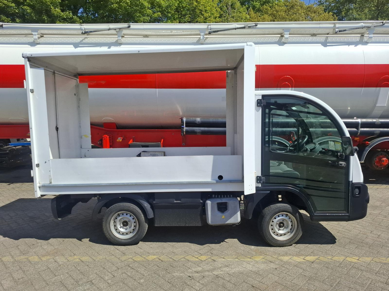 Aixam Mega E-Worker Elektrische Bakwagen RV-606-R - Voiturette de golf: photos 3 Aixam Mega E-Worker Elektrische Bakwagen RV-606-R - Voiturette de golf: photos 3