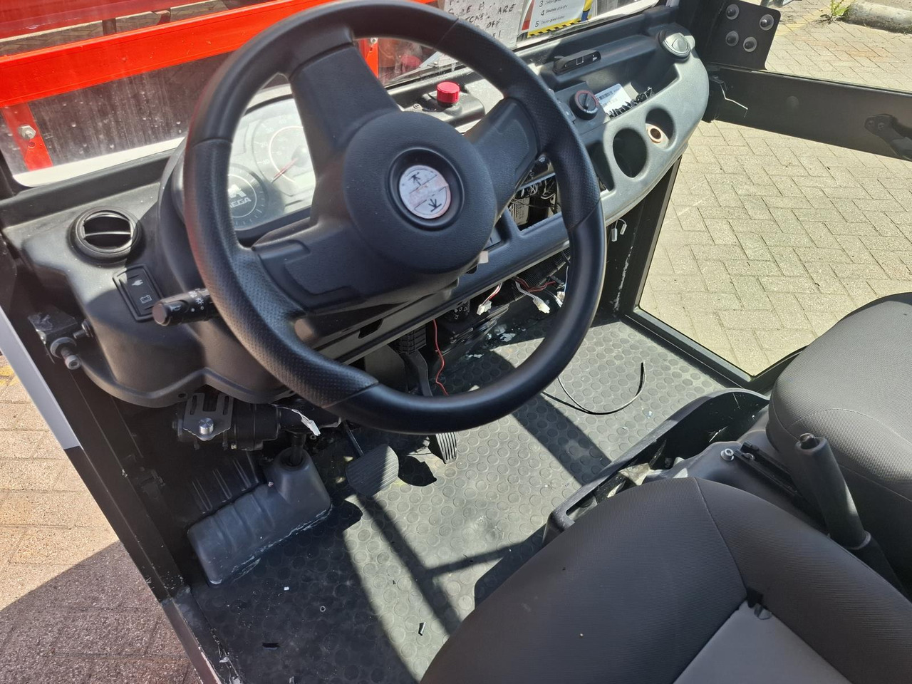 Aixam Mega E-Worker Elektrische Bakwagen RV-606-R - Voiturette de golf: photos 4 Aixam Mega E-Worker Elektrische Bakwagen RV-606-R - Voiturette de golf: photos 4
