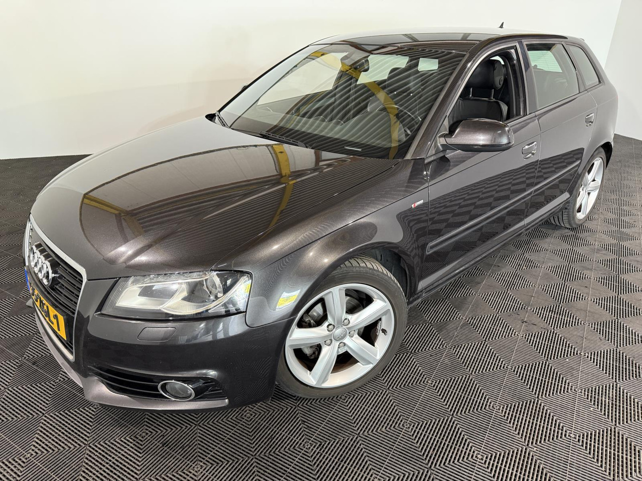 Audi A3 Sportback 1.2 TFSI S-Line 55-ZGL-1 246.717 km - Voiture: photos 1 Audi A3 Sportback 1.2 TFSI S-Line 55-ZGL-1 246.717 km - Voiture: photos 1