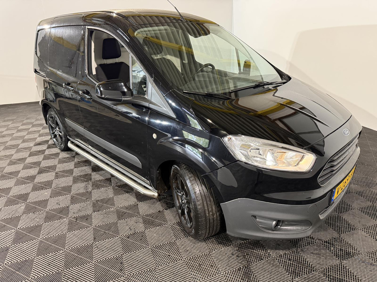 Ford | Transit Courier | 1.5 TDCI Trend | 2017 | 216.300 km | V269HF | Logisch - Autre matériel: photos 4 Ford | Transit Courier | 1.5 TDCI Trend | 2017 | 216.300 km | V269HF | Logisch - Autre matériel: photos 4