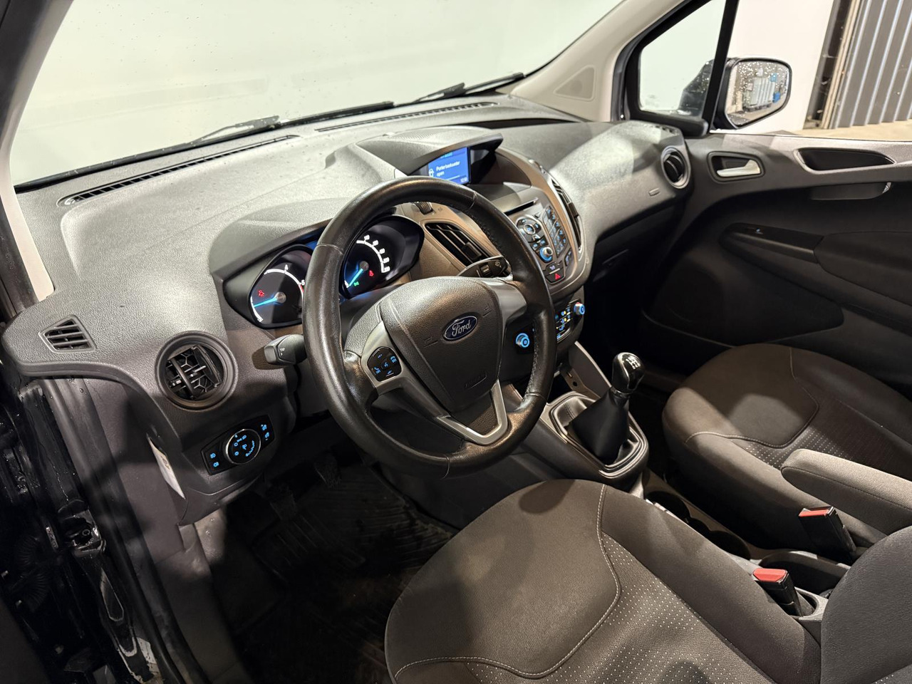 Ford | Transit Courier | 1.5 TDCI Trend | 2017 | 216.300 km | V269HF | Logisch - Autre matériel: photos 5 Ford | Transit Courier | 1.5 TDCI Trend | 2017 | 216.300 km | V269HF | Logisch - Autre matériel: photos 5