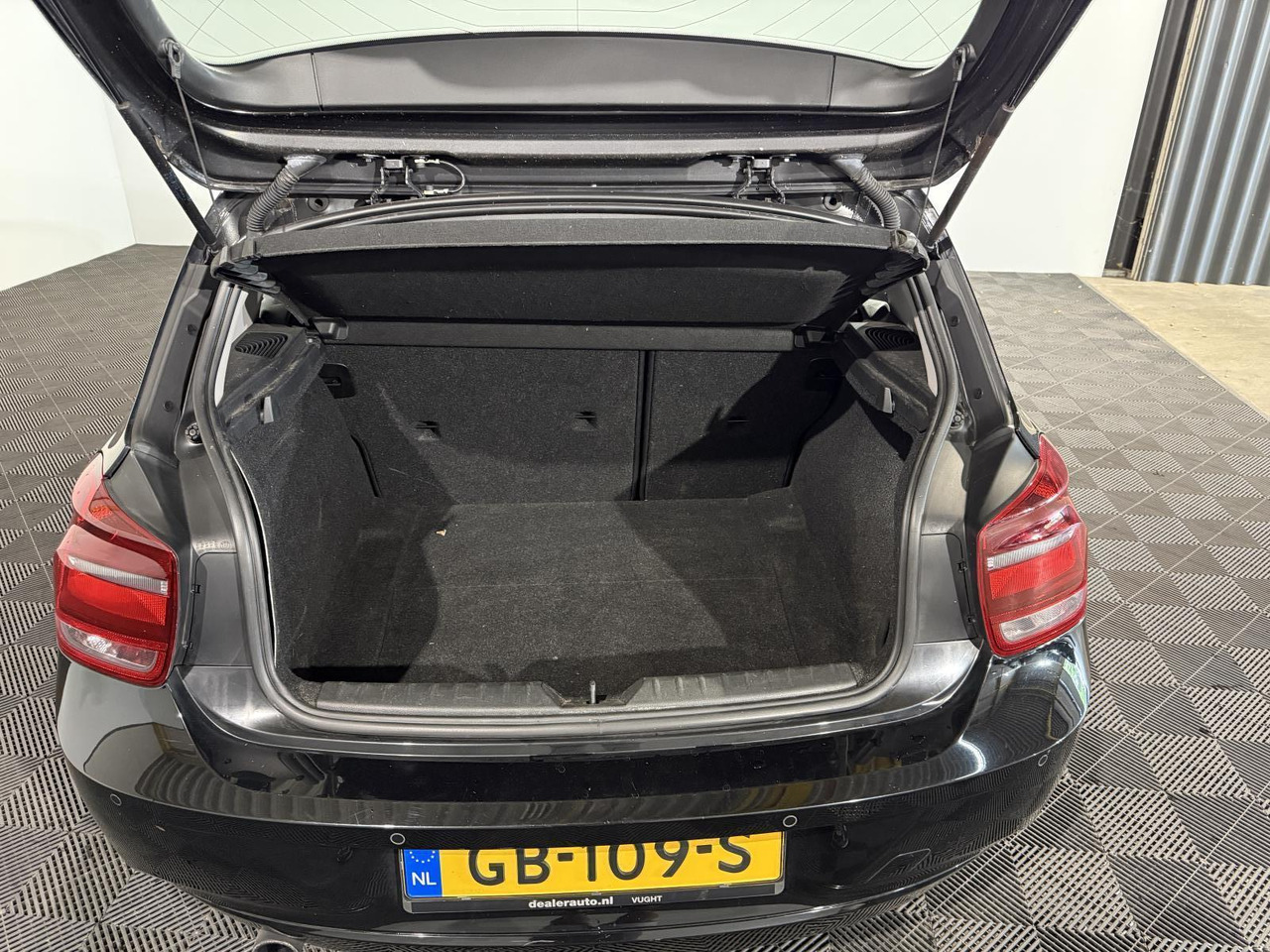 BMW | 1-serie | 116i Business | 2013 | 161.924 km | GB109S | Geen oordeel - Voiture à hayon: photos 4 BMW | 1-serie | 116i Business | 2013 | 161.924 km | GB109S | Geen oordeel - Voiture à hayon: photos 4