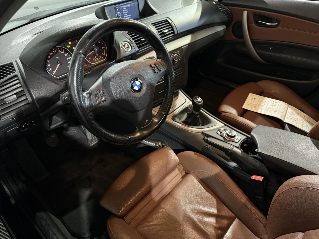BMW | 1-serie | 116i EffDyn. Ed. Business Line Ultimate Edition | 2011 | 263.221 km | 05RHG5 | Logisch - Voiture à hayon: photos 3 BMW | 1-serie | 116i EffDyn. Ed. Business Line Ultimate Edition | 2011 | 263.221 km | 05RHG5 | Logisch - Voiture à hayon: photos 3