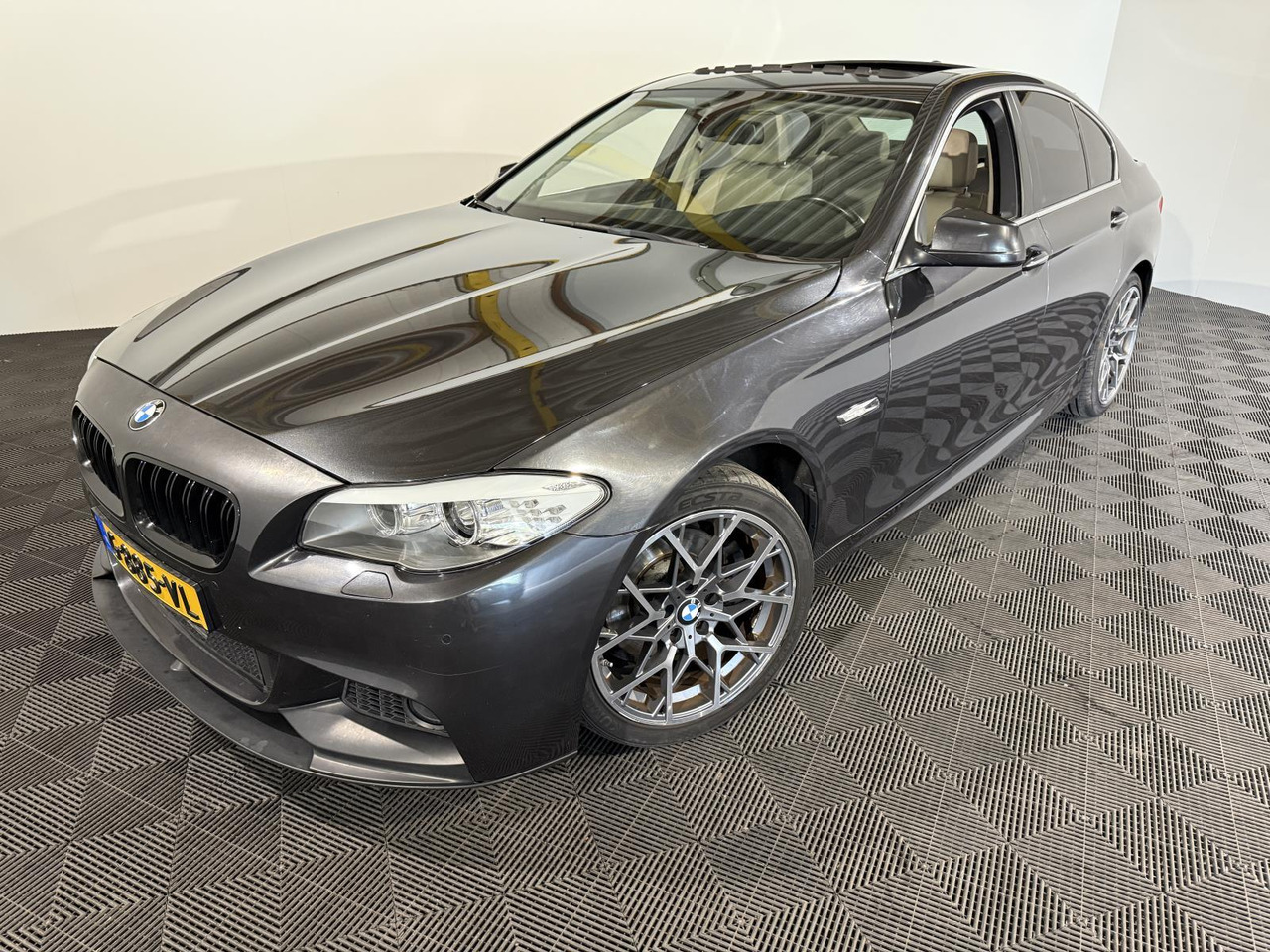 BMW 5-serie 523i High Executive M-sport | 2011 | 259.445 km | G-885- VL - Berline: photos 1 BMW 5-serie 523i High Executive M-sport | 2011 | 259.445 km | G-885- VL - Berline: photos 1