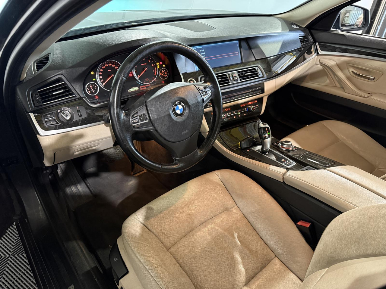 BMW 5-serie 523i High Executive M-sport | 2011 | 259.445 km | G-885- VL - Berline: photos 3 BMW 5-serie 523i High Executive M-sport | 2011 | 259.445 km | G-885- VL - Berline: photos 3