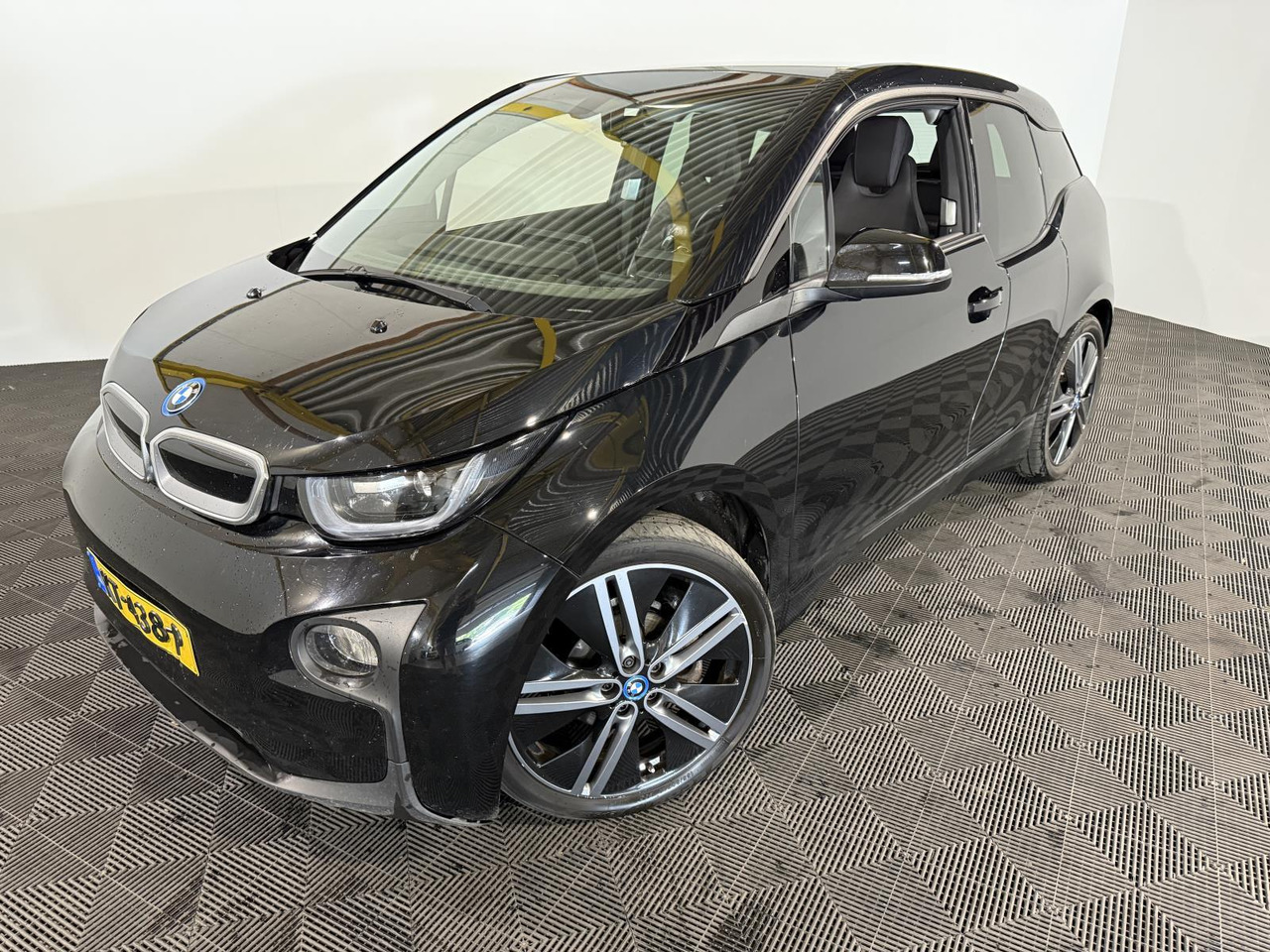 BMW i3 Basis 94Ah 33 kWh | 2017 | 226.715 km | KT-438-P - Voiture à hayon: photos 1 BMW i3 Basis 94Ah 33 kWh | 2017 | 226.715 km | KT-438-P - Voiture à hayon: photos 1