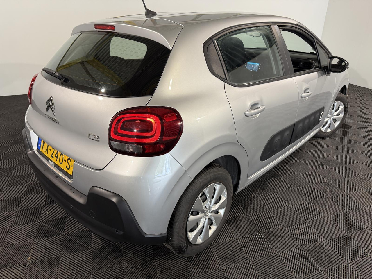 Citroen | C3 | 1.2 PureTech Feel 105g | 2016 | 175.577 km | KX240S | Logisch - Voiture à hayon: photos 3 Citroen | C3 | 1.2 PureTech Feel 105g | 2016 | 175.577 km | KX240S | Logisch - Voiture à hayon: photos 3