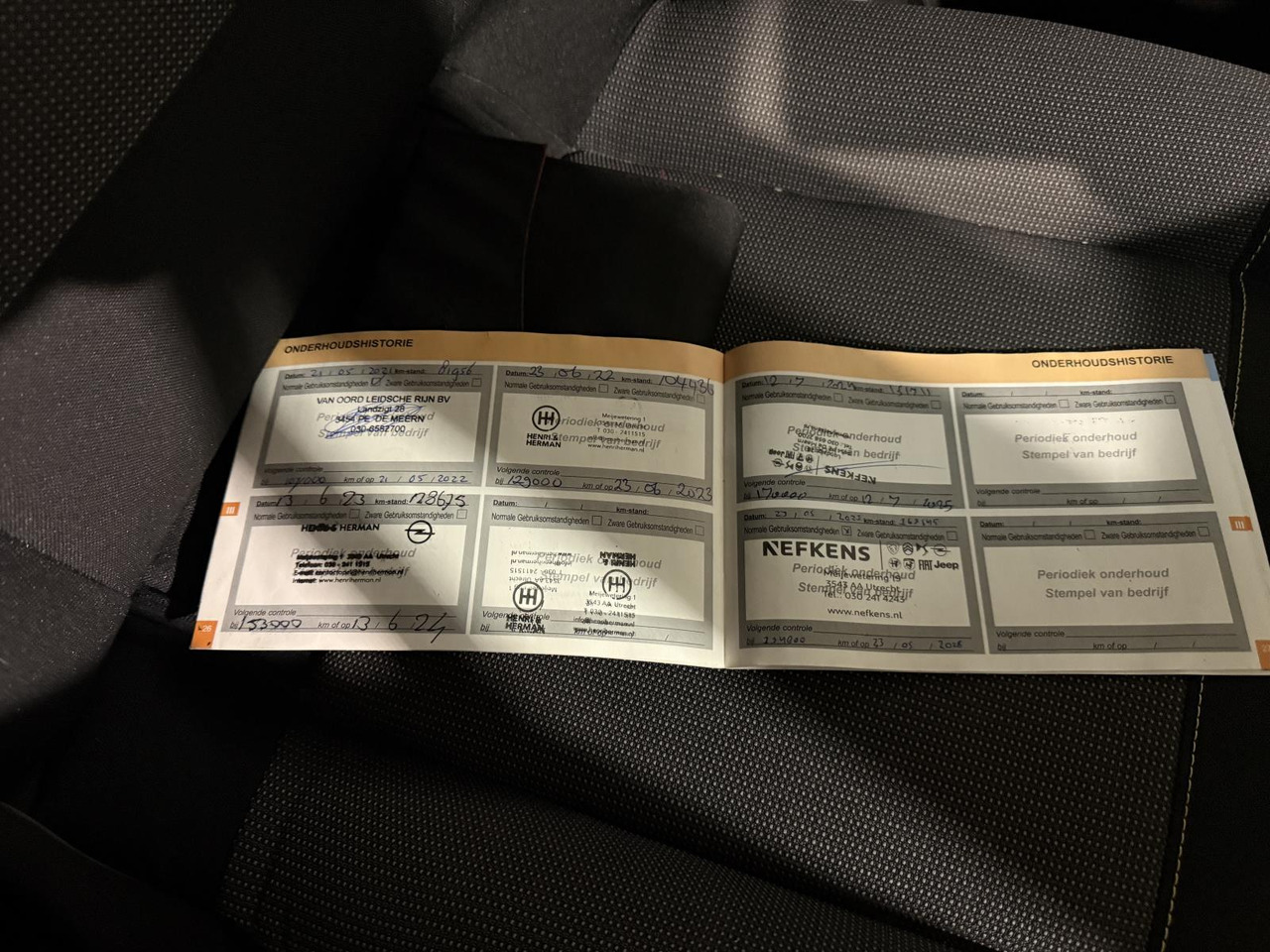 Citroen | C3 | 1.2 PureTech Feel 105g | 2016 | 175.577 km | KX240S | Logisch - Voiture à hayon: photos 4 Citroen | C3 | 1.2 PureTech Feel 105g | 2016 | 175.577 km | KX240S | Logisch - Voiture à hayon: photos 4