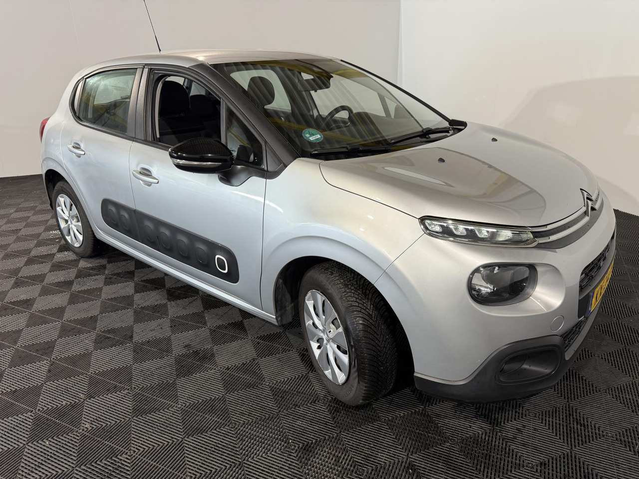 Citroen | C3 | 1.2 PureTech Feel 105g | 2016 | 175.577 km | KX240S | Logisch - Voiture à hayon: photos 2 Citroen | C3 | 1.2 PureTech Feel 105g | 2016 | 175.577 km | KX240S | Logisch - Voiture à hayon: photos 2