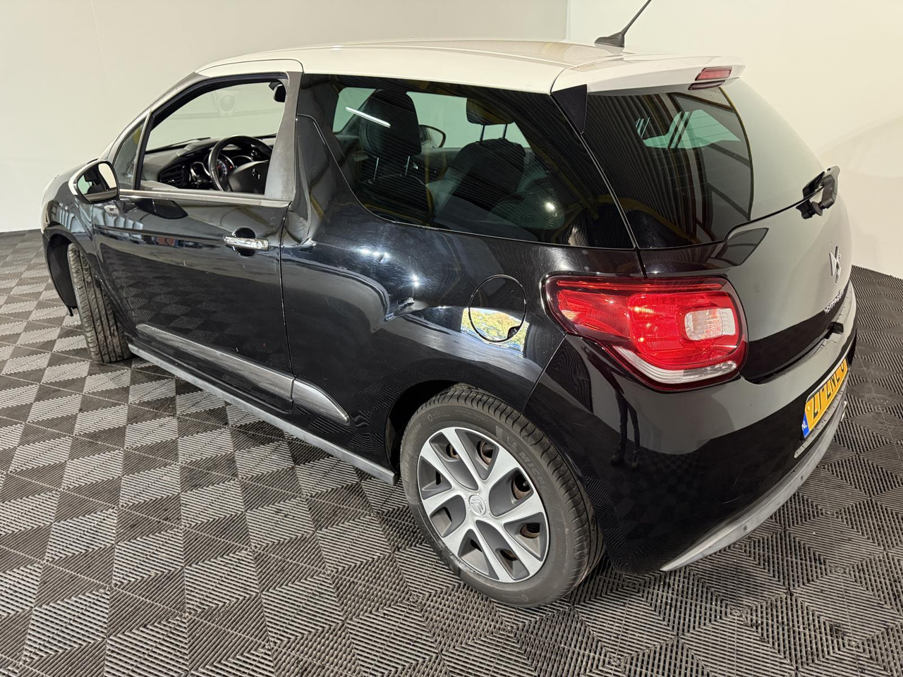 Citroen | DS3 | 1.2 VTi Business | 2013 | 136.694 km | 27ZNL6 | Logisch - Voiture à hayon: photos 2 Citroen | DS3 | 1.2 VTi Business | 2013 | 136.694 km | 27ZNL6 | Logisch - Voiture à hayon: photos 2