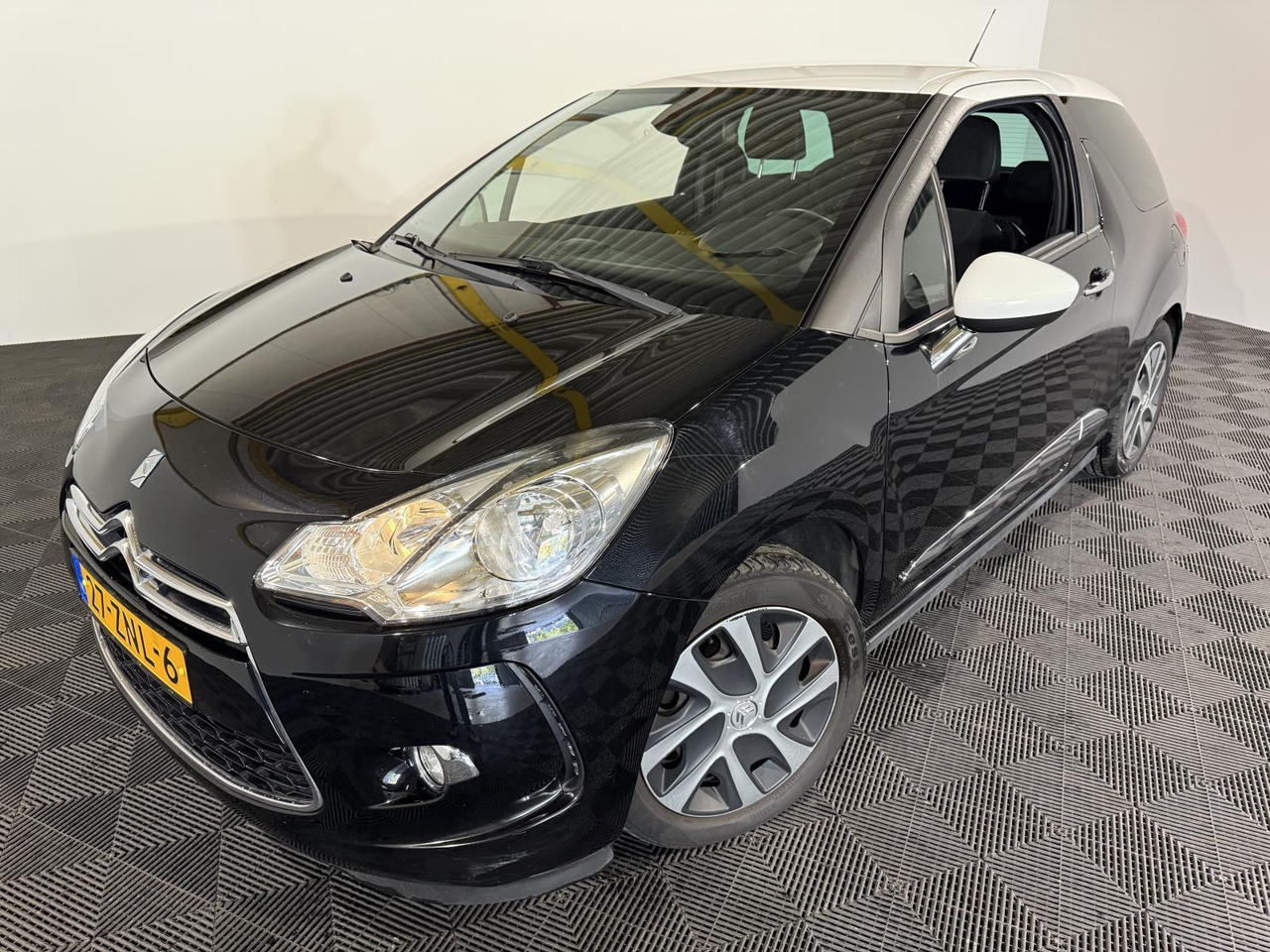 Citroen | DS3 | 1.2 VTi Business | 2013 | 136.694 km | 27ZNL6 | Logisch - Voiture à hayon: photos 1 Citroen | DS3 | 1.2 VTi Business | 2013 | 136.694 km | 27ZNL6 | Logisch - Voiture à hayon: photos 1