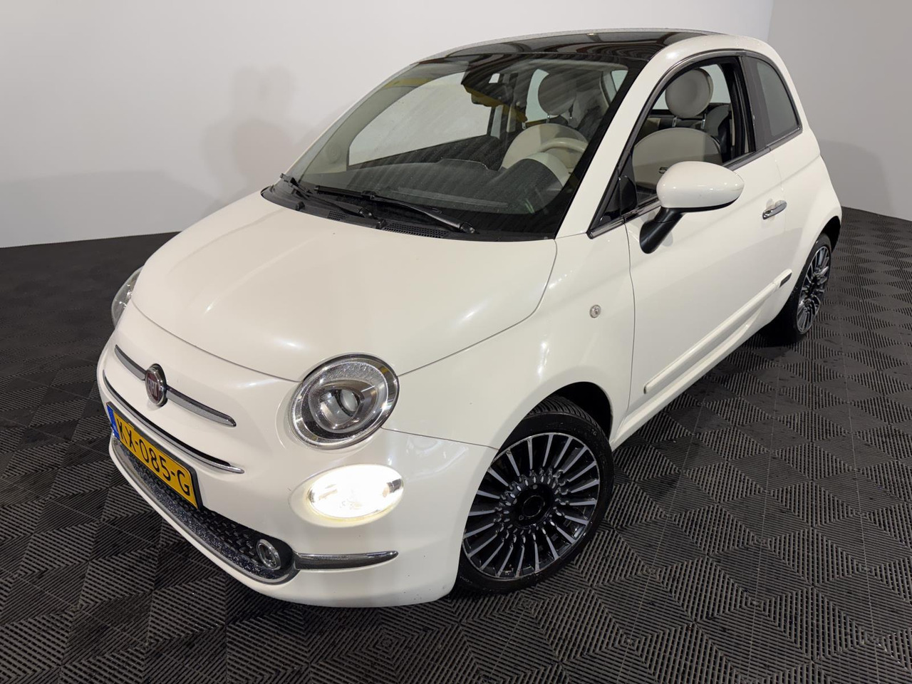 Fiat | 500 | 0.9 TwinAir Turbo Lounge | 2017 | 174.274 km | KX085G | Logisch - Voiture à hayon: photos 1 Fiat | 500 | 0.9 TwinAir Turbo Lounge | 2017 | 174.274 km | KX085G | Logisch - Voiture à hayon: photos 1