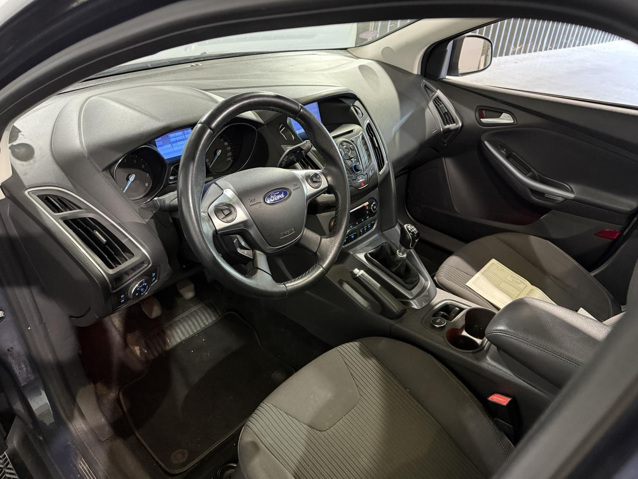 Ford | Focus Wagon | 1.0 EcoBoost Edition Plus | 2014 | 240.673 km | 4TXL50 | Logisch - Voiture: photos 4 Ford | Focus Wagon | 1.0 EcoBoost Edition Plus | 2014 | 240.673 km | 4TXL50 | Logisch - Voiture: photos 4