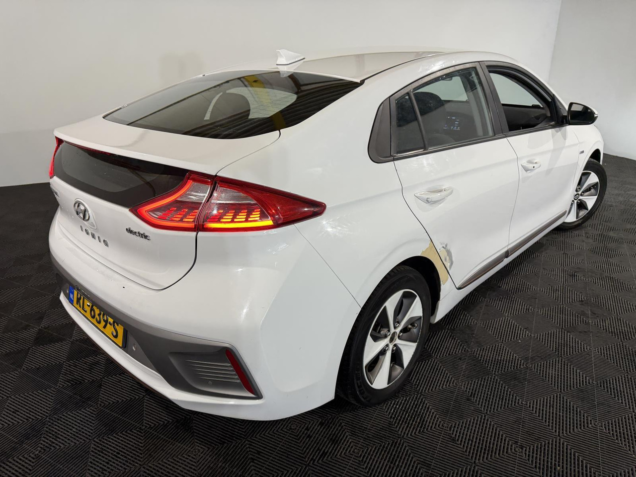 Kia | Stonic | 1.0 T-GDi DynamicLine | 2018 | 230.603 km | RL369S | Logisch - SUV: photos 4 Kia | Stonic | 1.0 T-GDi DynamicLine | 2018 | 230.603 km | RL369S | Logisch - SUV: photos 4