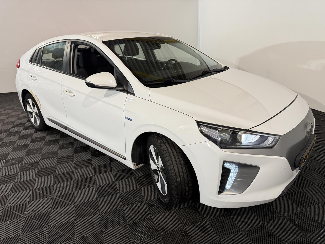 Kia | Stonic | 1.0 T-GDi DynamicLine | 2018 | 230.603 km | RL369S | Logisch - SUV: photos 5 Kia | Stonic | 1.0 T-GDi DynamicLine | 2018 | 230.603 km | RL369S | Logisch - SUV: photos 5