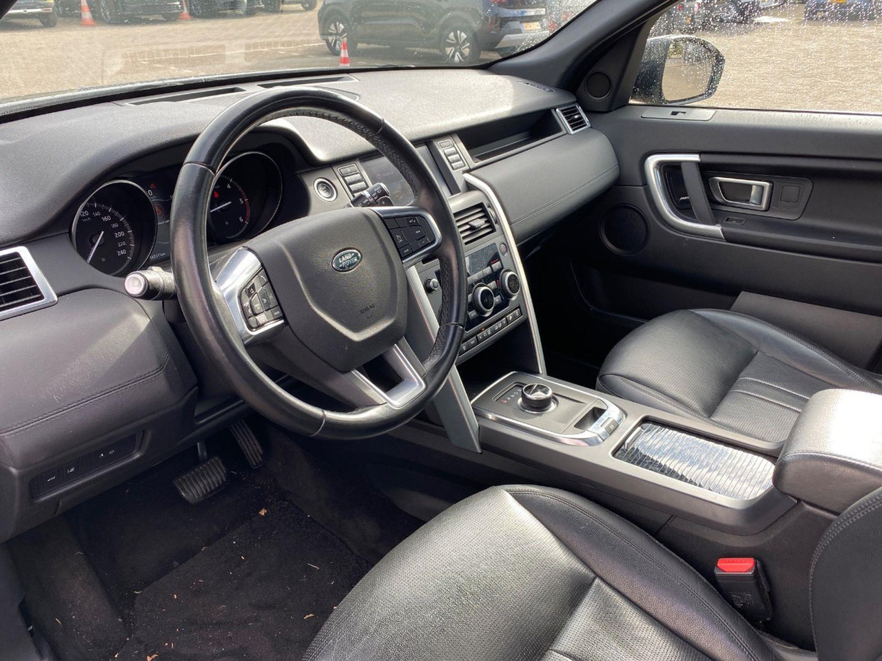 Land Rover Discovery Sport 2.0 TD4 Anniversary | 2019 | 142.310 km | Automaat | XD464R | NAP: Logisch - SUV: photos 5 Land Rover Discovery Sport 2.0 TD4 Anniversary | 2019 | 142.310 km | Automaat | XD464R | NAP: Logisch - SUV: photos 5