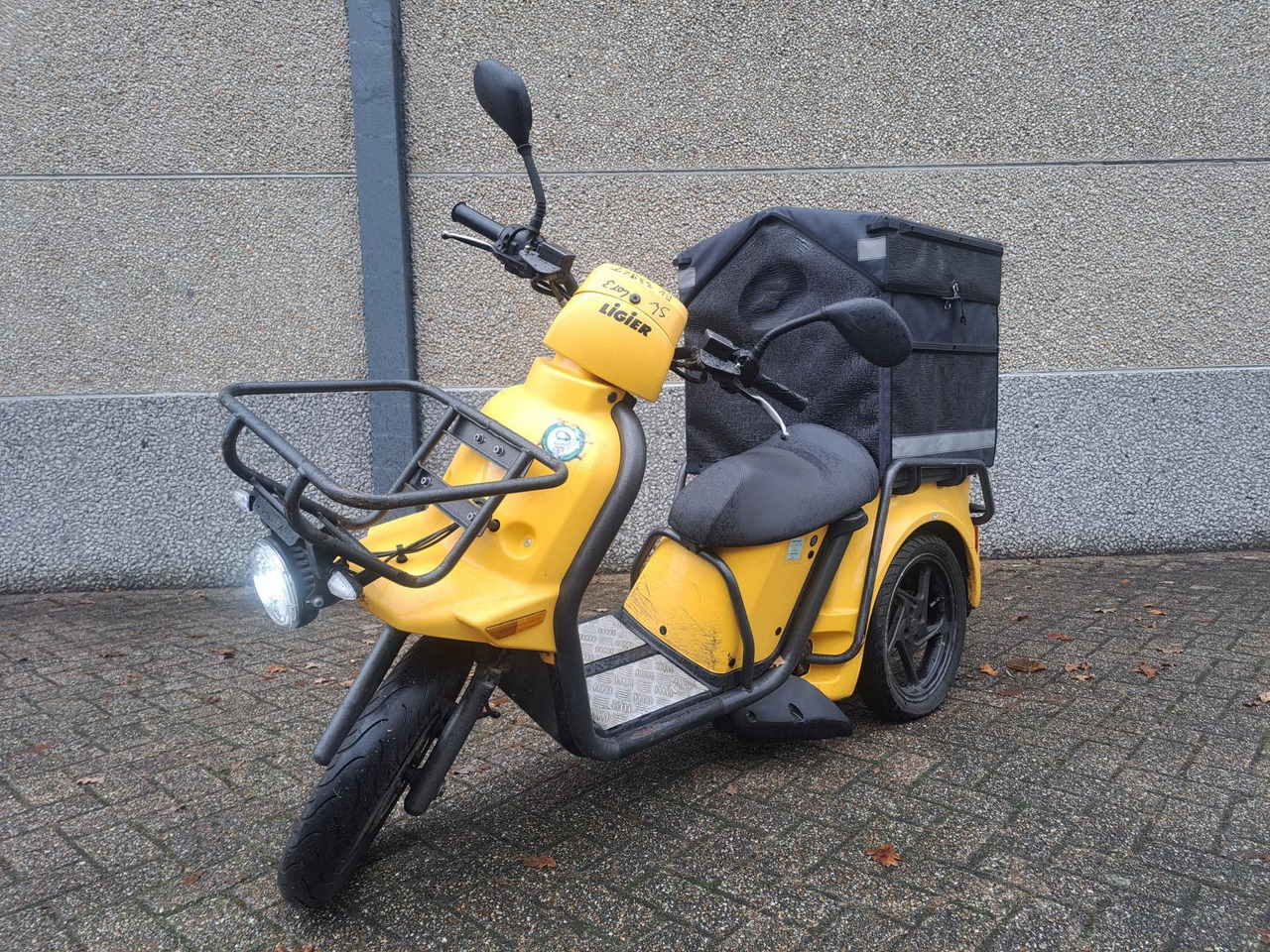 Ligier L2e-P Postscooter - Motocyclette: photos 1 Ligier L2e-P Postscooter - Motocyclette: photos 1