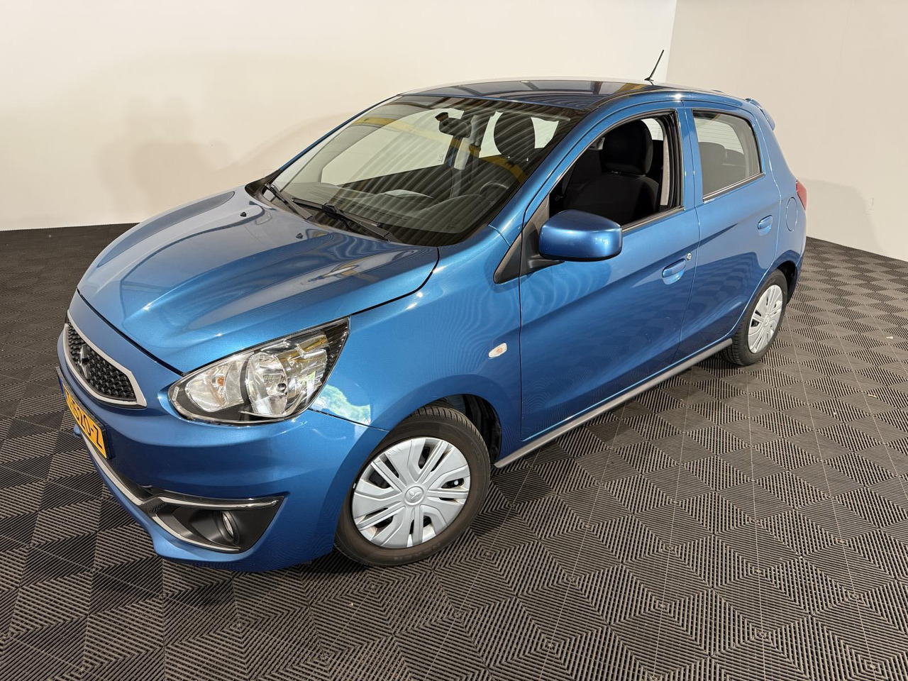 Mitsubishi | Space Star | 1.0 Cool+ | 2019 | 81.642 km | XT520Z | Logisch - Voiture à hayon: photos 1 Mitsubishi | Space Star | 1.0 Cool+ | 2019 | 81.642 km | XT520Z | Logisch - Voiture à hayon: photos 1