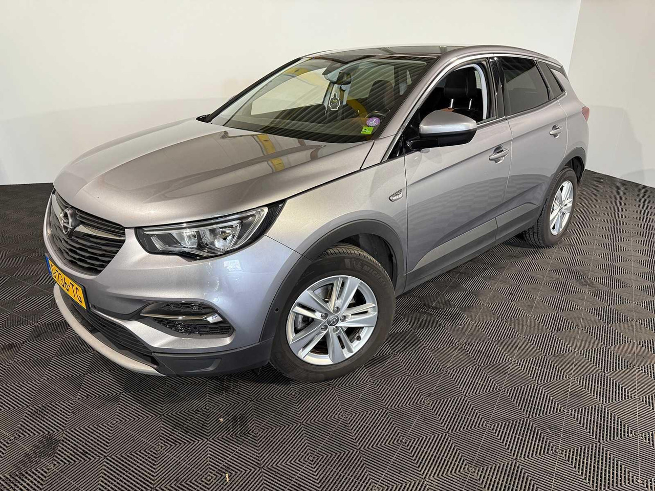 Opel Grandland X 1.2 Turbo Business Executive 2019 200.645 km G-736-TG - Voiture: photos 1 Opel Grandland X 1.2 Turbo Business Executive 2019 200.645 km G-736-TG - Voiture: photos 1