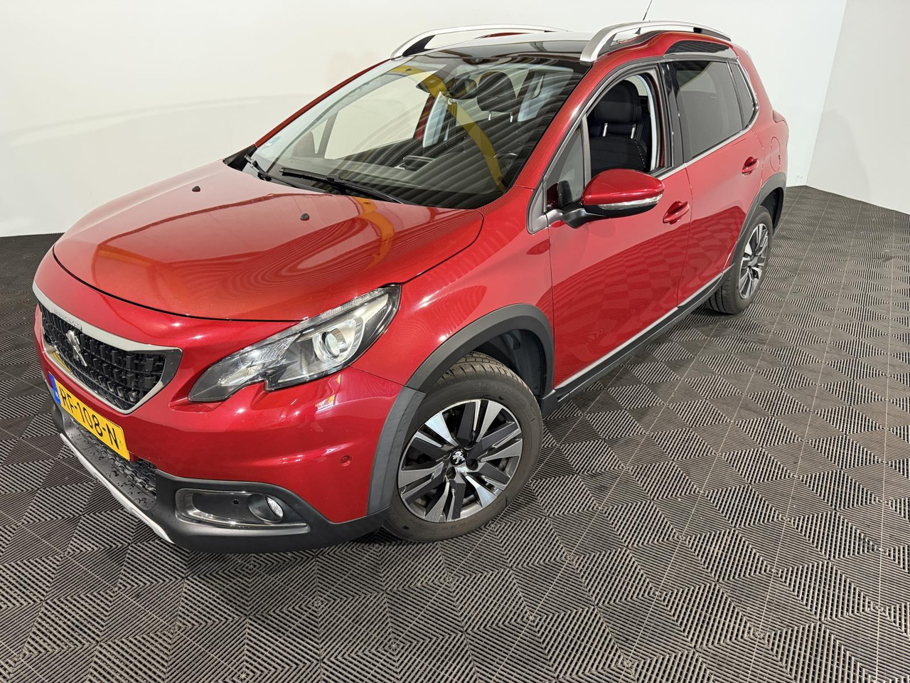Peugeot 2008 1.2 PureTech Blue Lease Executive RF-108-N 141.645 km - Voiture: photos 1 Peugeot 2008 1.2 PureTech Blue Lease Executive RF-108-N 141.645 km - Voiture: photos 1