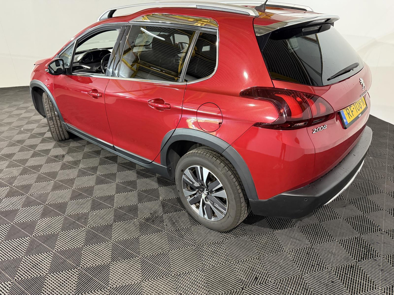 Peugeot 2008 1.2 PureTech Blue Lease Executive RF-108-N 141.645 km - Voiture: photos 3 Peugeot 2008 1.2 PureTech Blue Lease Executive RF-108-N 141.645 km - Voiture: photos 3