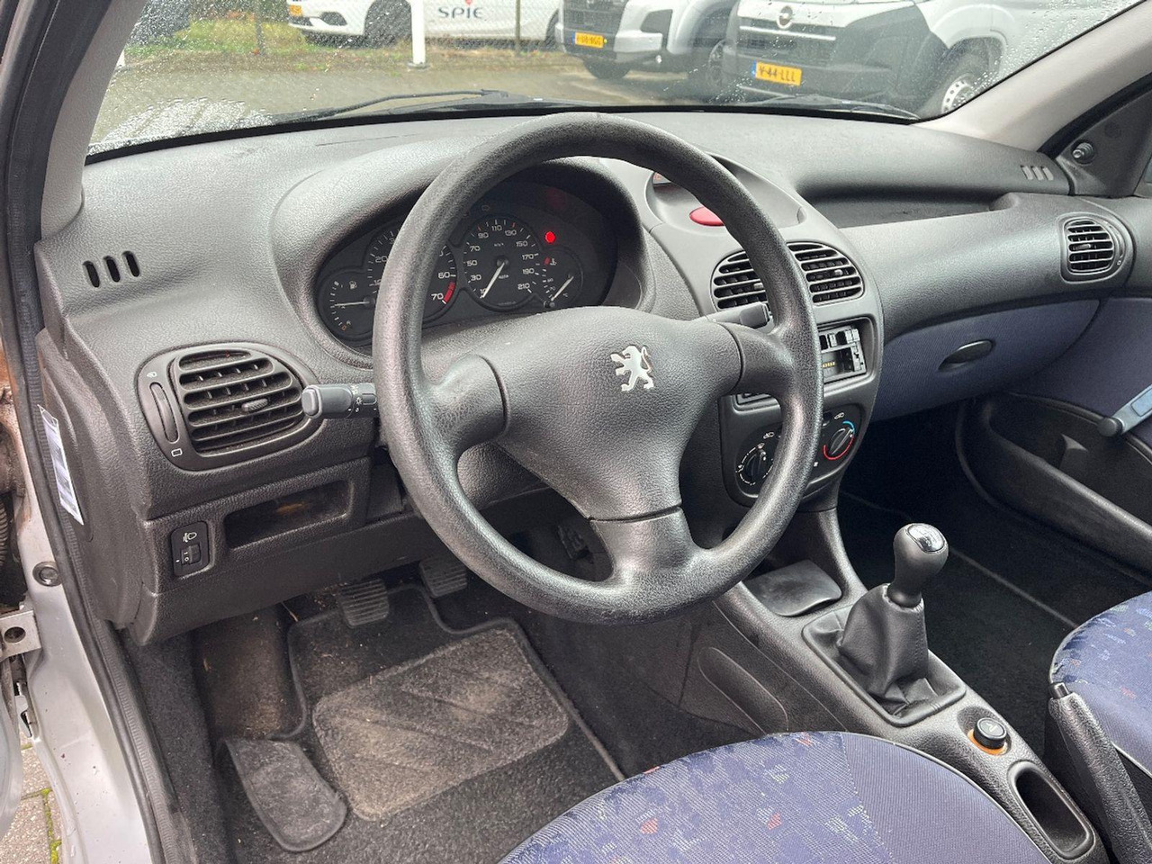 Peugeot 206 1.1 XR | 2000 | 69.922 km | 28FRBN | NAP: Logisch - Voiture à hayon: photos 5 Peugeot 206 1.1 XR | 2000 | 69.922 km | 28FRBN | NAP: Logisch - Voiture à hayon: photos 5