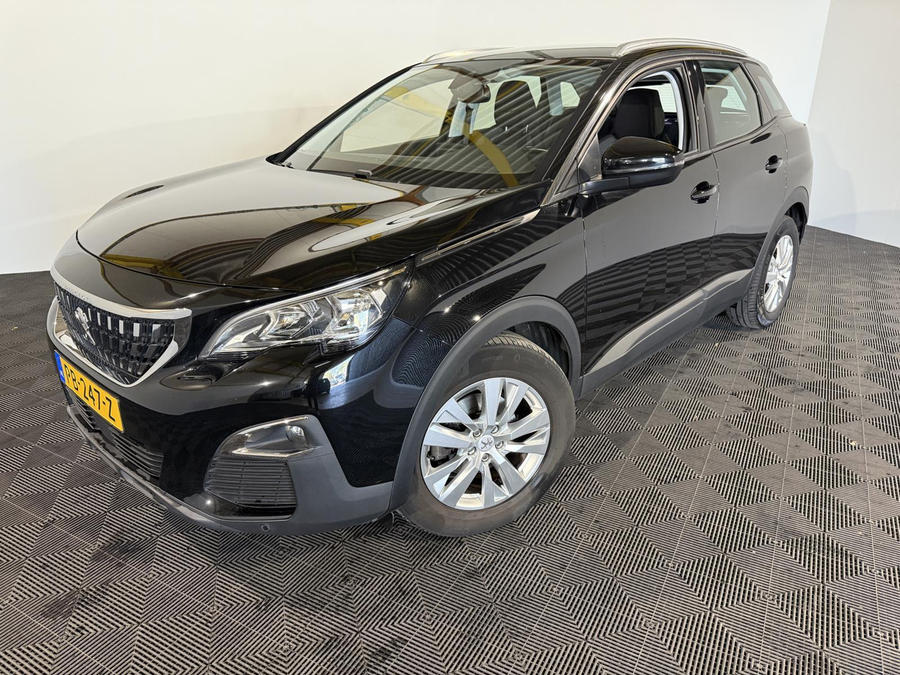 Peugeot 3008 1.2 PureTech Active PB-247-Z 149.445 km - Voiture: photos 1 Peugeot 3008 1.2 PureTech Active PB-247-Z 149.445 km - Voiture: photos 1