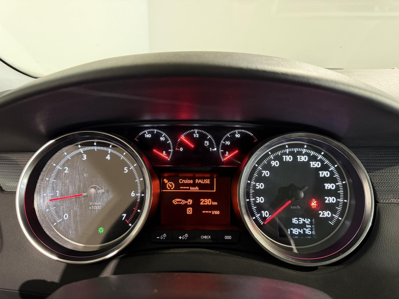Peugeot | 508 SW | 1.6 THP Active | 2011 | 178.476 km | 36RVZ7 | Logisch - Voiture: photos 5 Peugeot | 508 SW | 1.6 THP Active | 2011 | 178.476 km | 36RVZ7 | Logisch - Voiture: photos 5