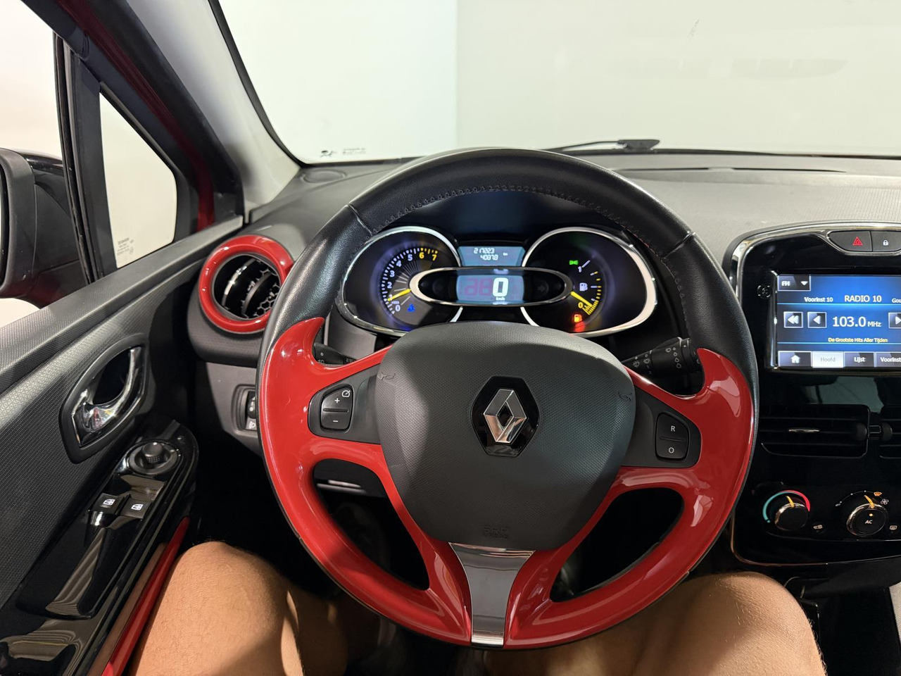 Renault | Clio Estate | 0.9 TCe Expression | 2013 | 217.223 km | 8KZD48 | Logisch - Voiture: photos 2 Renault | Clio Estate | 0.9 TCe Expression | 2013 | 217.223 km | 8KZD48 | Logisch - Voiture: photos 2