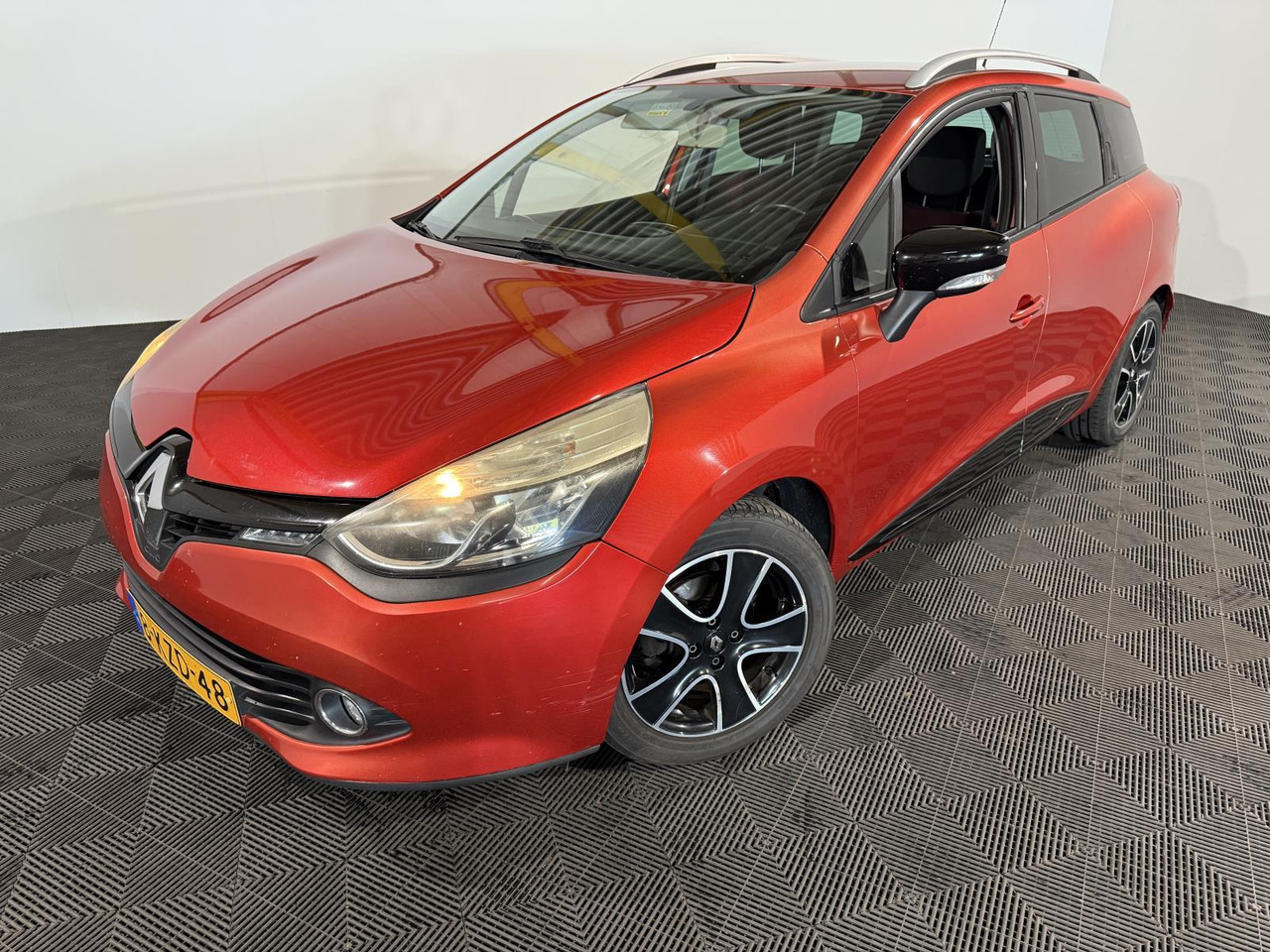 Renault | Clio Estate | 0.9 TCe Expression | 2013 | 217.223 km | 8KZD48 | Logisch - Voiture: photos 1 Renault | Clio Estate | 0.9 TCe Expression | 2013 | 217.223 km | 8KZD48 | Logisch - Voiture: photos 1