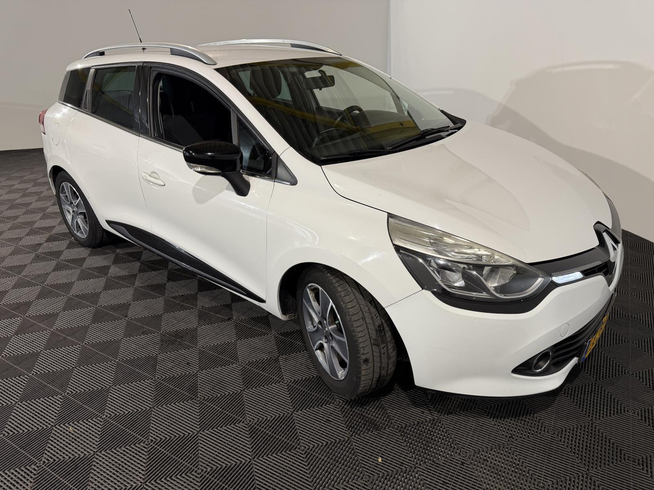 Renault | Clio Estate | 0.9 TCe Night&Day | 2014 | 176.858 km | 3ZBH50 | Logisch - Voiture: photos 4 Renault | Clio Estate | 0.9 TCe Night&Day | 2014 | 176.858 km | 3ZBH50 | Logisch - Voiture: photos 4