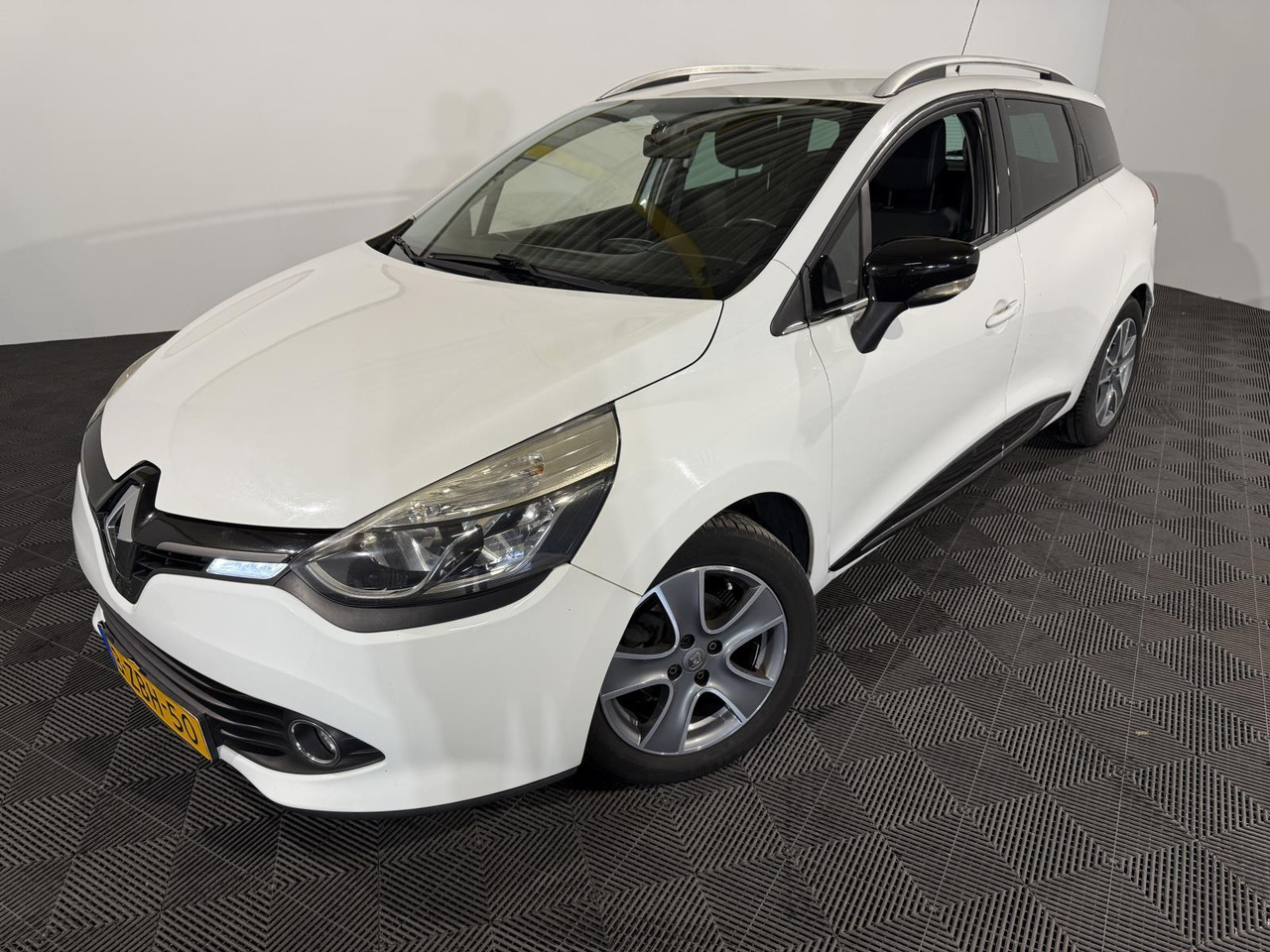 Renault | Clio Estate | 0.9 TCe Night&Day | 2014 | 176.858 km | 3ZBH50 | Logisch - Voiture: photos 1 Renault | Clio Estate | 0.9 TCe Night&Day | 2014 | 176.858 km | 3ZBH50 | Logisch - Voiture: photos 1