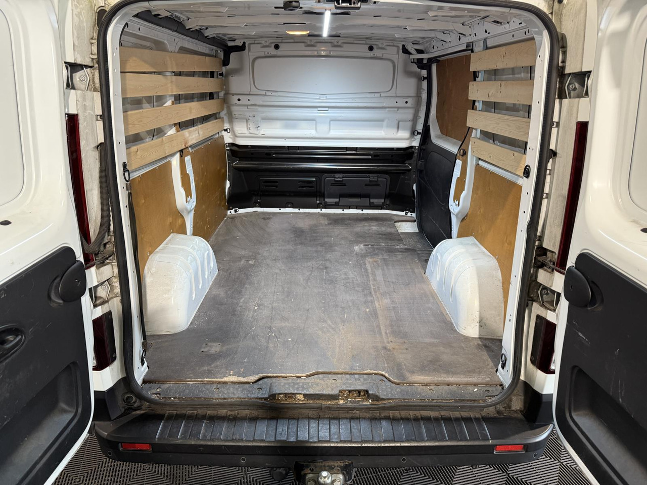 Renault Trafic 1.6 dCi T27 L1 H1 Comfort V-280-NR 173.986 km - Fourgon utilitaire: photos 5 Renault Trafic 1.6 dCi T27 L1 H1 Comfort V-280-NR 173.986 km - Fourgon utilitaire: photos 5