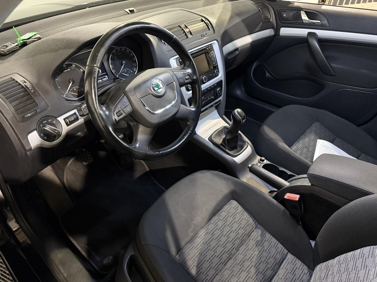Skoda | Octavia Combi | 1.4 TSI Greentech Ambition Business Line | 2012 | 198.196 km | 01TGL8 | Logisch - Voiture: photos 3 Skoda | Octavia Combi | 1.4 TSI Greentech Ambition Business Line | 2012 | 198.196 km | 01TGL8 | Logisch - Voiture: photos 3