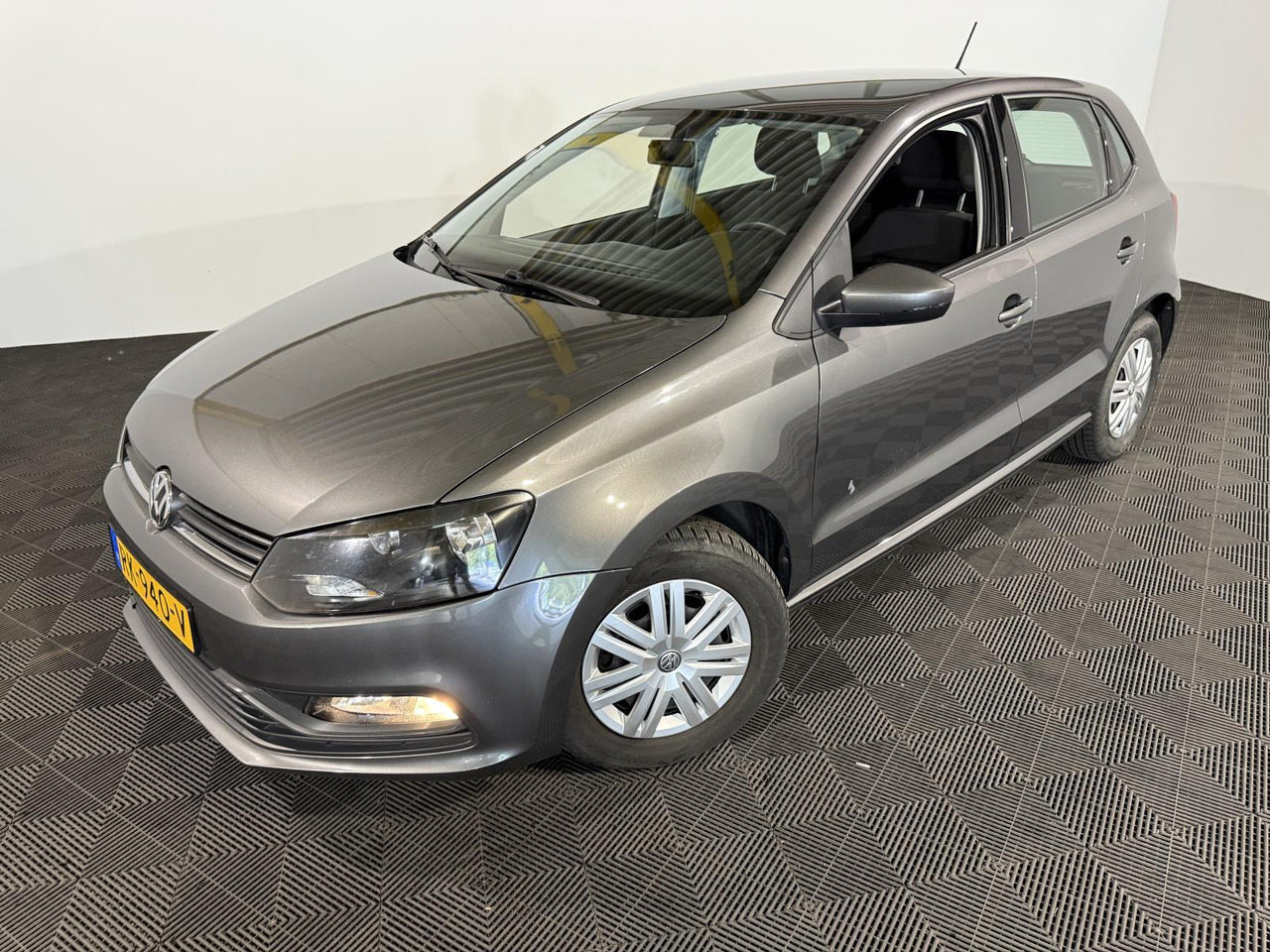Volkswagen | Polo | 1.0 Comfortline | 2017 | 153.995 km | RK940V | Geen oordeel - Voiture à hayon: photos 1 Volkswagen | Polo | 1.0 Comfortline | 2017 | 153.995 km | RK940V | Geen oordeel - Voiture à hayon: photos 1