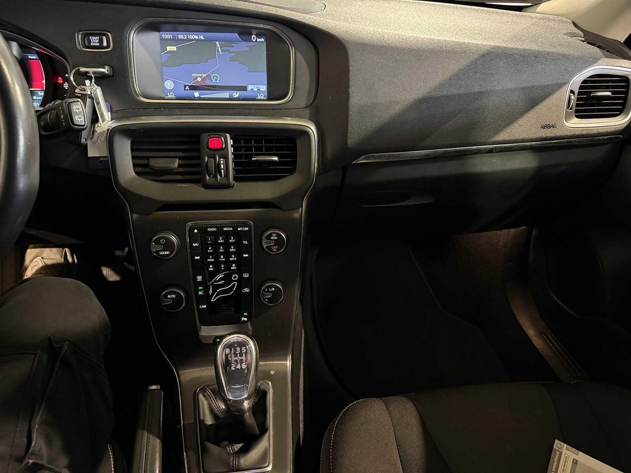 Volvo V40 1.6 T3 Momentum 2013 210.566 km 2-KBP-13 - Voiture: photos 5 Volvo V40 1.6 T3 Momentum 2013 210.566 km 2-KBP-13 - Voiture: photos 5