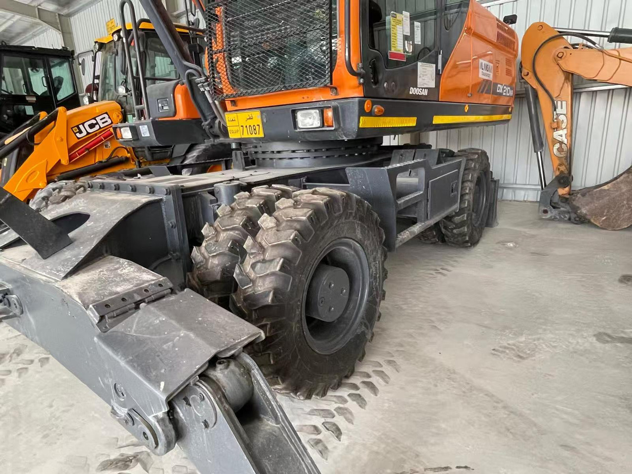 DOOSAN DX210 - Pelle sur pneus: photos 4 DOOSAN DX210 - Pelle sur pneus: photos 4