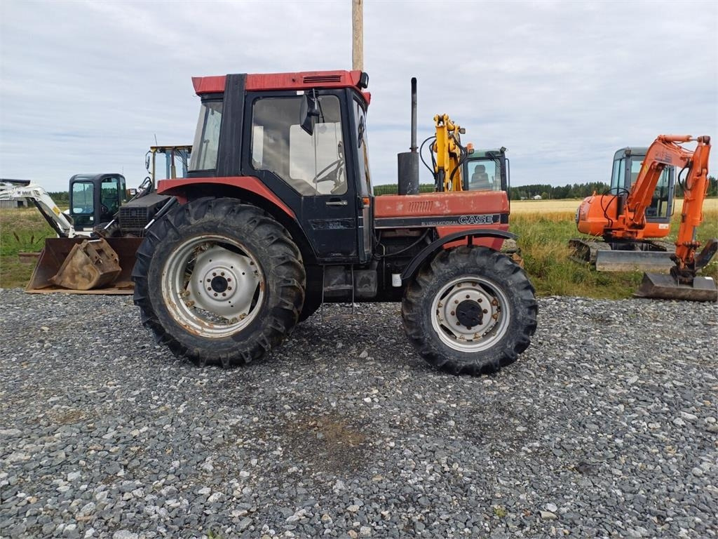 Case IH 685XL Hyvät renkaat. - Tracteur agricole: photos 5 Case IH 685XL Hyvät renkaat. - Tracteur agricole: photos 5
