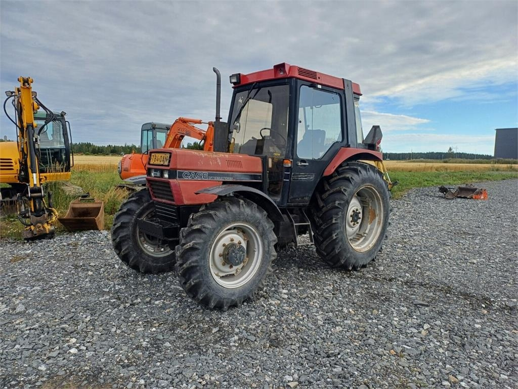 Case IH 685XL Hyvät renkaat. - Tracteur agricole: photos 1 Case IH 685XL Hyvät renkaat. - Tracteur agricole: photos 1