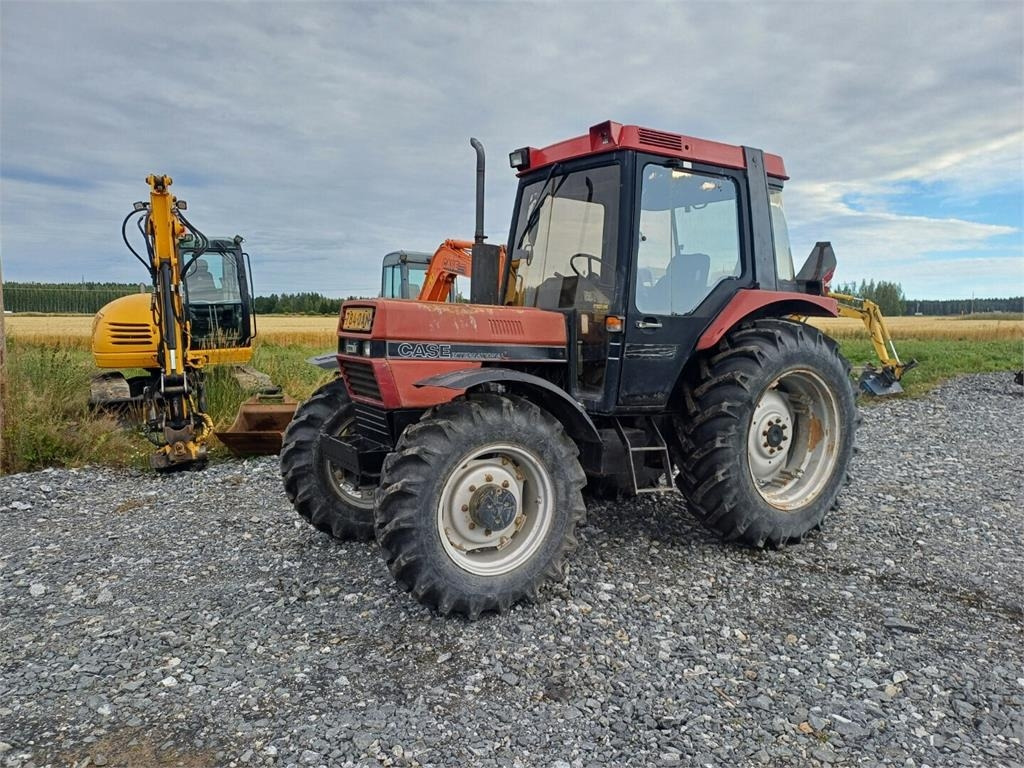 Case IH 685XL Hyvät renkaat. - Tracteur agricole: photos 2 Case IH 685XL Hyvät renkaat. - Tracteur agricole: photos 2